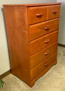 lot 47 image: Vintage Five Drawer Dresser