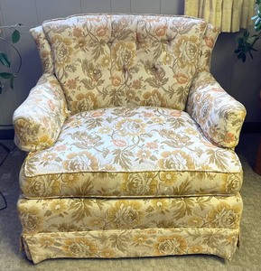 lot 48 image: Vintage Floral Upholstered Chair