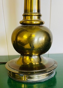 lot 49 image: Beautiful Vintage Brass Lamp