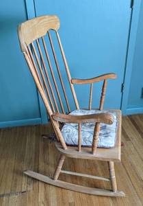 lot 32 image: Blonde Wood Rocking Chair