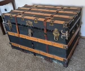 lot 75 image: Vintage Wood Steamer Trunk