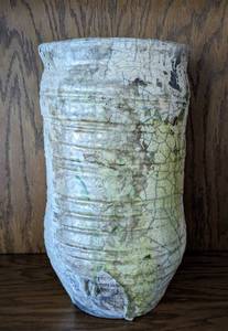 lot 77 image: Beautiful Pottery Vase