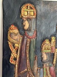 lot 84 image: Pier 1 Three Wiseman Carved Wooden Wall Plaque