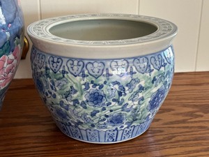 lot 18 image: Two Beautiful Decorative Planters