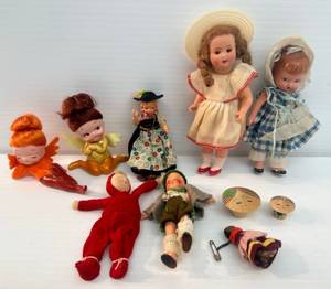 lot 3 image: Group Of Vintage Miniature Dolls