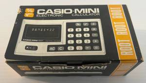 lot 4 image: Vintage Casio-Mini Electronic Calculator In Original Box