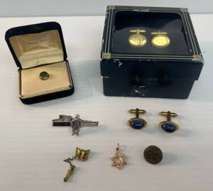 lot 5 image: Group Of Misc. Cuff Links And Tie Clips Including Glazarus Brand 14K Star Of David Pendant