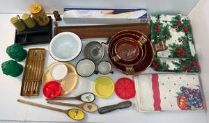 lot 36 image: Group Of Misc. Vintage Items