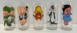 lot 52 image: Group Of Vintage Misc. 1973 Pepsi Collectors Series Warner Brothers Classes Including Yosemite Sam, Elmer Fudd  And More