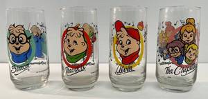 lot 59 image: Vintage 1985 The Chipmunks & The Chipettes Glasses