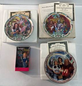 lot 168 image: Group Of Misc. Vintage Wizard Of Oz Items Including The Bradford Exchange, Knowles And More
