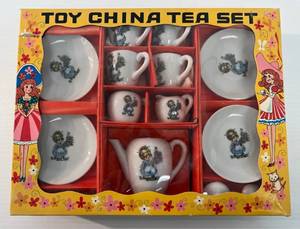 lot 173 image: Vintage Reeves Toy China Set In Original Box