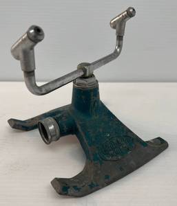 lot 134 image: Vintage Sunbeam Rain King Cast Metal Rotating Sprinkler