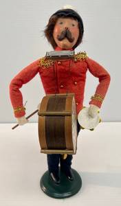 lot 142 image: Byers Choice Harvey Twiddles 1 Man Band Figure
