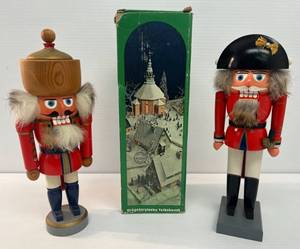 lot 157 image: Pair Of Vintage Nutcrackers 1 Original Box