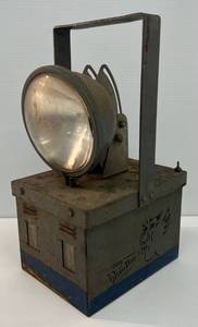 lot 191 image: Vintage U.S. Navy 4-Battery Battle Lantern Portable Spot Light Gray W Handle Wind Bay Art On Side