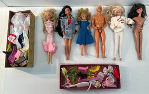 lot 208 image: Group Of Vintage Barbies With Some Clothes