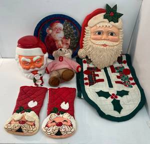 lot 213 image: Vintage Christmas Items