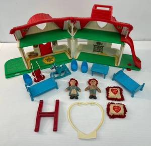 lot 225 image: Vintage Raggedy Ann And Andy Playhouse Toy