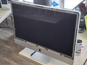 lot 957 image: Apple iMac A1312 (EMC2309) 27 Desktop Computer