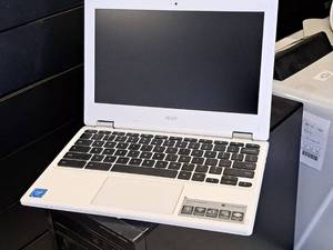 lot 973 image: Acer Chromebook 11 303C 11-12 CB3-131 Series Laptop Computer