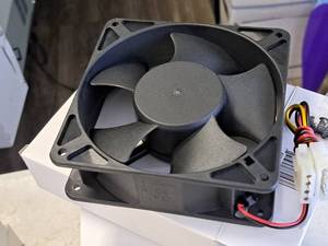 lot 986 image: Lot of (5) Sunon 120mm Ball Bearing PC Fans (in box)