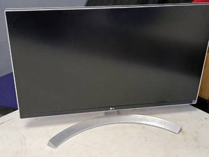 lot 1011 image: LG 4K UHD LED 27MU88 27 PC Monitor