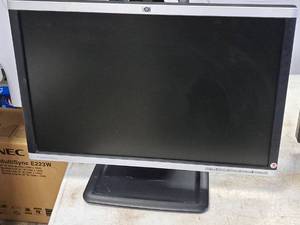 lot 1012 image: HP Compaq LA2205wg 22 22 PC Monitor