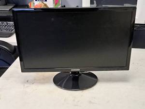 lot 1020 image: Samsung S22D300 HY 22 PC Monitor