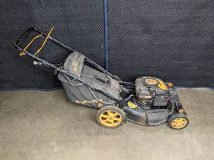 lot 99 image: Poulan Pro Lawnmower Powered by Briggs & Stratton 625 Series 190cc with Bagger  M
