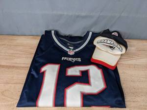 lot 64 image: Nike XXXL Tom Brady New England Patriot Jersey & Super Bowl XXXVIII Champion Hat T