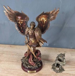 lot 82 image: Bradford Exchange Michael Triumphant Warrior Sculpture By Howard David Johnson & Small Gargoyle Statue T