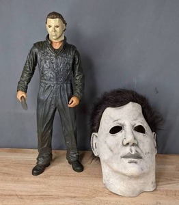 lot 88 image: Musical Michael Myers 18 Figurine and Mask T