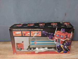 lot 68 image: 1984 Hasbro Transformers Optimus Prime T