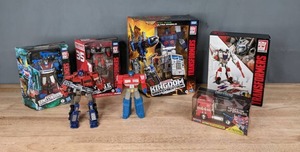 lot 67 image: Collection of Transformer Figurines (7) T