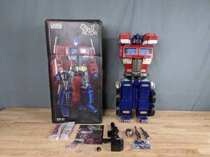 lot 63 image: Transformers Optimus Prime Lewin Resources-01 Atlas T