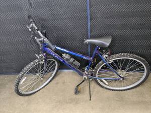 lot 324 image: Cascade Ridge F.S. Elite 21 Speed Mountain Bicycle W