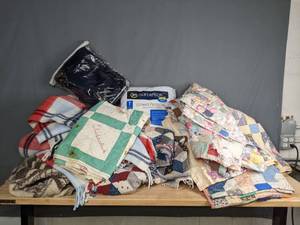 lot 362 image: An Assortment of Various Sized Blankets and a Twin Serta Mattress Cover  M