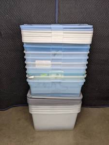 lot 371 image: Assortment of (14) Plastic&nbspTotes Rubbermaid & More X