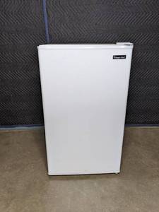 lot 112 image: White Magic Chef Miniature Refrigerator  X