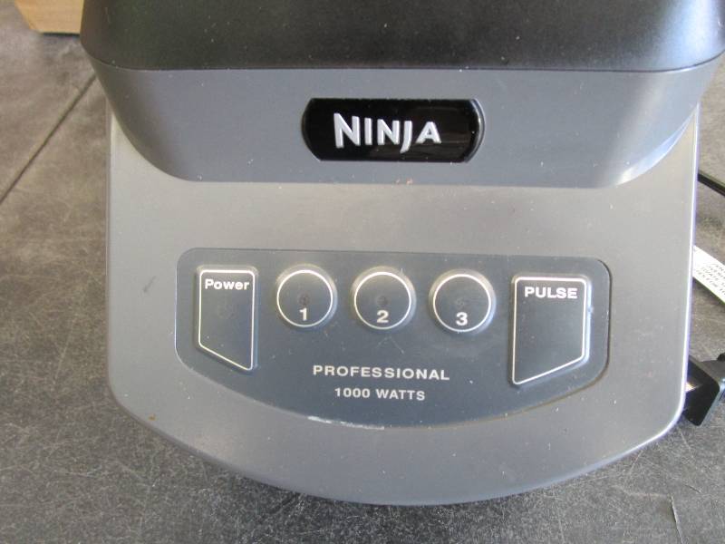 Ninja NJ601AMZ Professional Blender with 1000-Watt Motor & 72 oz  Dishwasher-Safe Total Crushing Pitcher for Smoothies, Shakes & Frozen  Drinks, Black