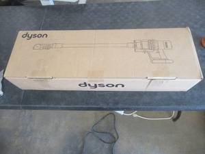 lot 51 image: Dyson V10 Absolute Cordless Vacuum in Purple (SLIGHTLY USED, TURNS ON)
