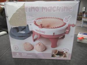 lot 63 image: Yohencin Knitting Machine (MISSING A FEW PIECES)