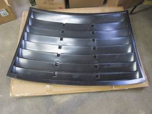 lot 211 image: 51 in x 36 in Rear Window Louver - Vehicle Type 2005-2014 Ford Mustang