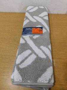 lot 23 image: Nautica Tufted Light Grey and White 2 ft. 2 in. x 5 ft. Baize Chain Runner Rug