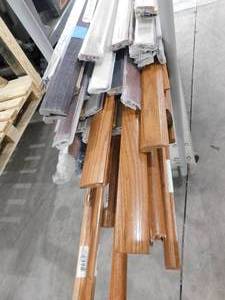 lot 89 image: Assorted lot of Trim & Flooring transition pieces