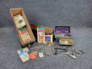 lot 319 image: Pair of Singer Sewing Machine Drawers with Notions and Sewing Machine Attachments