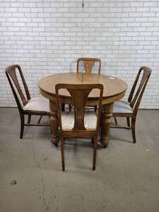 lot 323 image: Round Table and 4 Chairs - NO SHIPPING