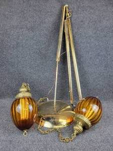 lot 332 image: Vintage Gold-Toned Tension-Mounted Lamp with (2) Hanging Lamps