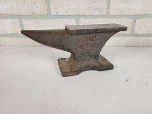 lot 191 image: DOTSON Iron Casting 10# Anvil, Mankato MN